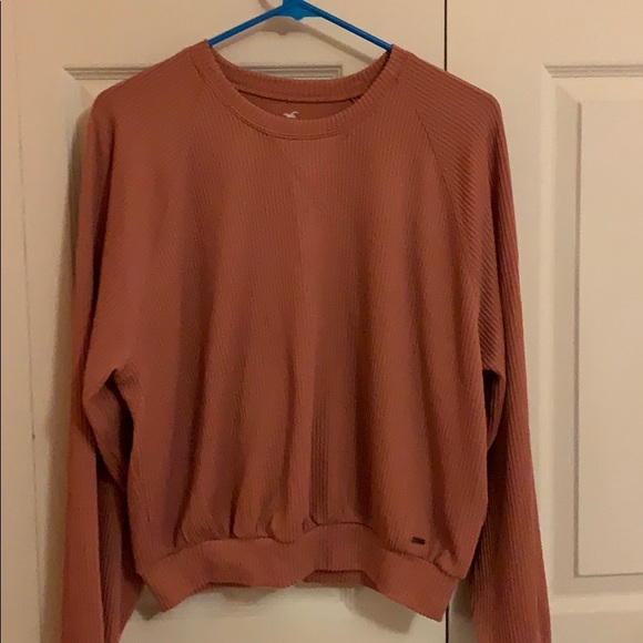 Hollister Tops - NWOT;HOLLISTER T-SHIRT!
